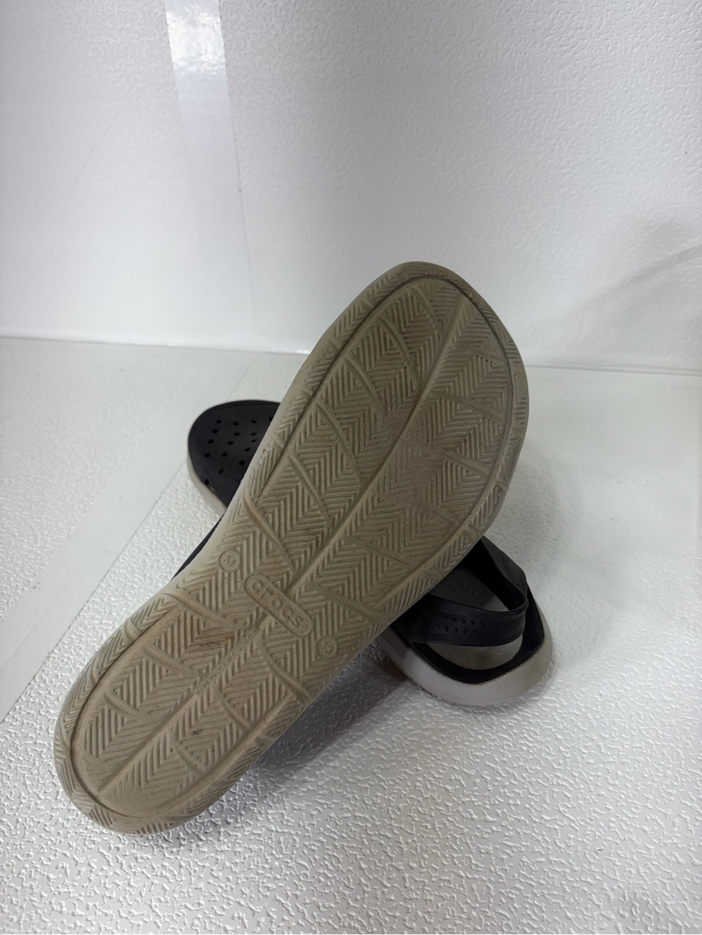 CROCS Men's Black Perforated Slip-On Sandals with Heel Strap s307 - Picture 4 of 7